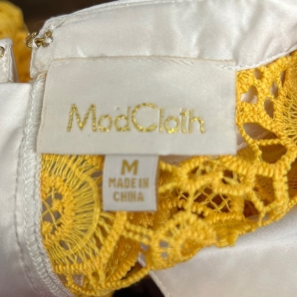 ModCloth Yellow Crochet Lace Satin Collar Dress size Medium - Picture 7 of 15